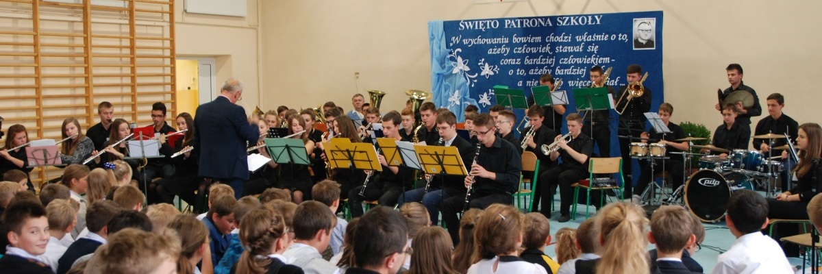 Koncert Młodzieżowej Orkiestry Dętej w Zespole Szkół w Ołpinach