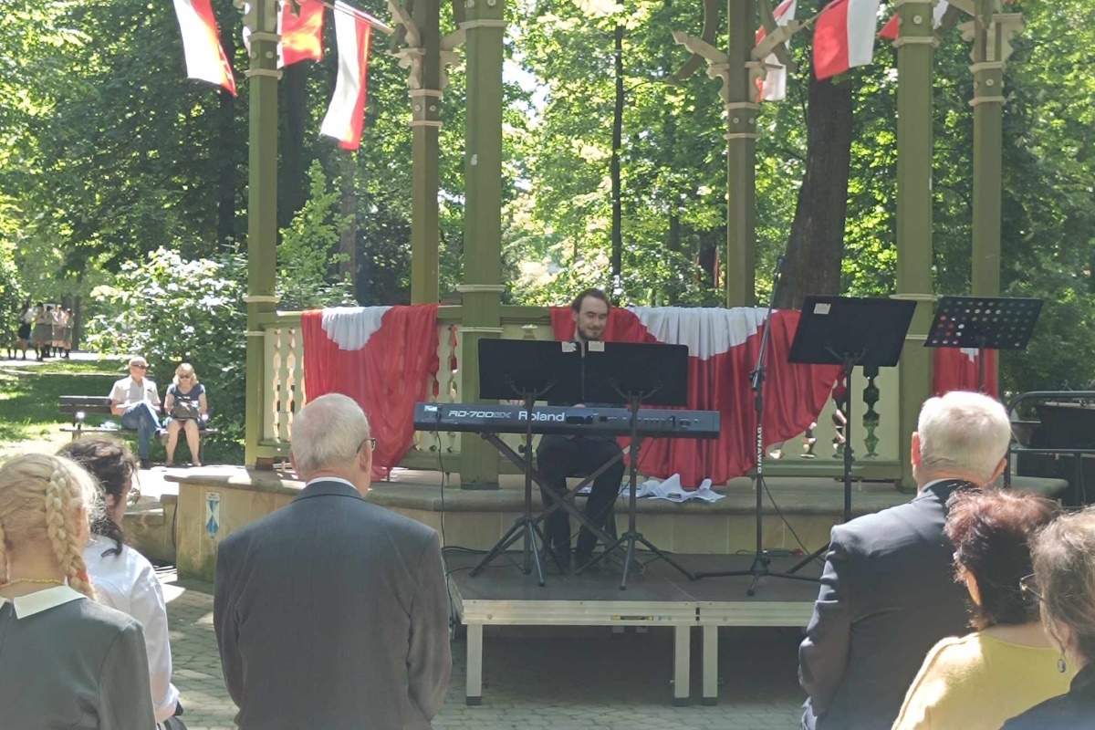 Muzycznie świętowali w iście majowej scenerii - 3 maja 2024