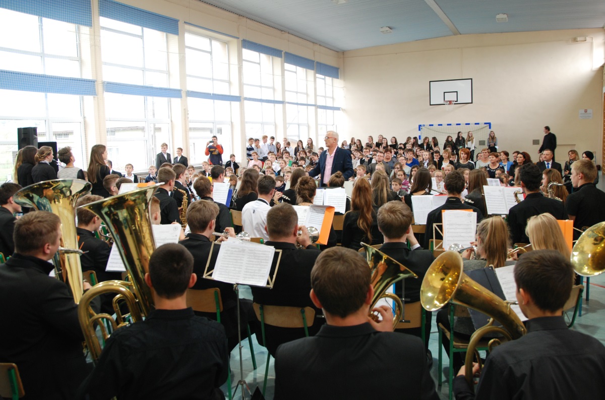 Koncert Młodzieżowej Orkiestry Dętej w Zespole Szkół w Ołpinach - 13 października 2015