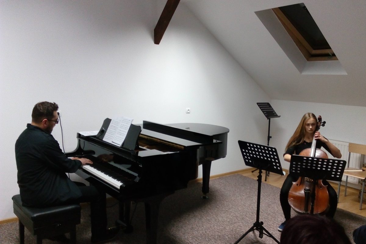 Czwartkowe spotkanie z muzyką pod znakiem instrumentów strunowych - 17 grudnia 2015