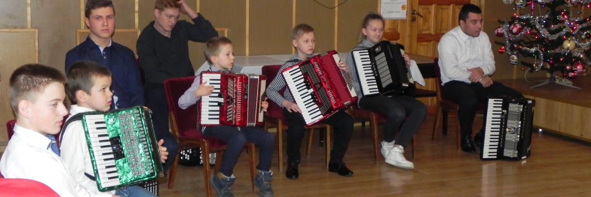 Muzyczna gra w klawisze i guziki 