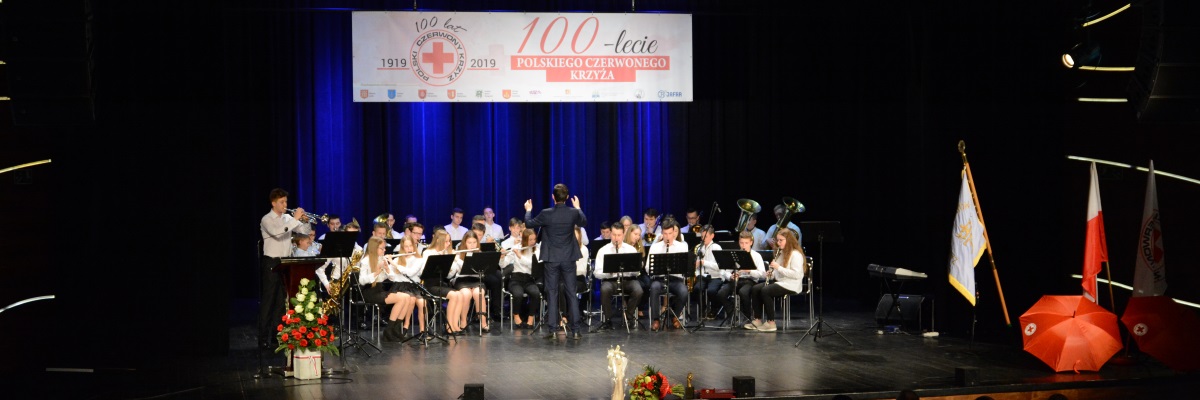Młodzieżowa Orkiestra Dęta podczas Jubileuszu 100-lecia PCK